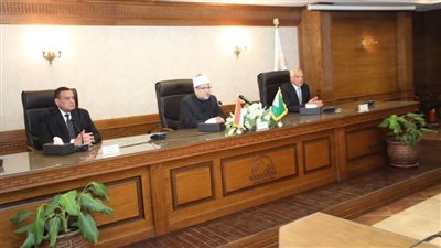 وزيرا الأوقاف والتنمية المحلية ومحافظ الجيزة يلتقون قيادات الدعوة بالمحافظة