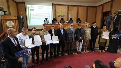محافظ كفرالشيخ يكرم 93 متميزًا من جميع القطاعات بالمجلس التنفيذى للمحافظة.. مشيداً بالطلاب المبتكرين والموهوبين