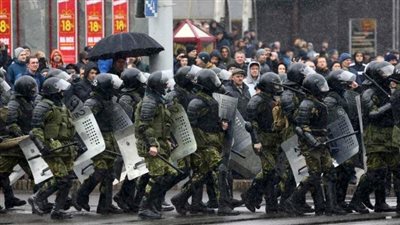 اعتقال ثلاثة نشطاء حقوقيين في بيلاروسيا في اطار حملة ملاحقة ضد المعارضة
