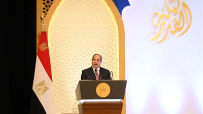 الرئيس يهنئ الشعب المصري بمناسبة ليلة القدر وقرب حلول عيد الفطر المبارك