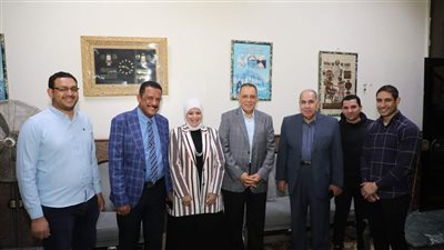 محافظ الشرقية يتفقد إدارات الديوان العام لتهنئة العاملين بعيد الفطر المبارك