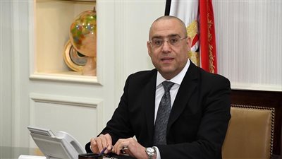 وزير الإسكان يتابع موقف مشروعات محطات تنقية مياه الشرب ومعالجة الصرف الصحي بـ4 مدن جديدة