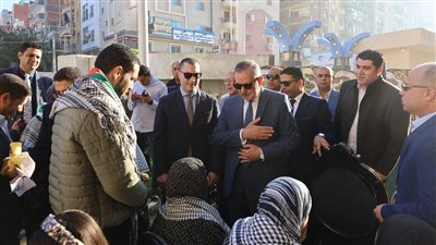محافظ كفرالشيخ يشارك أطفال « غـ ـزة » فرحة العيد .. مقدماً لهم هدايا الرئيس بمناسبة عيد الفطر المبارك 