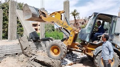 إزالة 10 حالات تعدي علي أراضي زراعية ومخالفات بناء بأسيوط