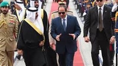 الرئيس السيسي يصطحب العاهل البحريني إلى قصر الاتحادية
