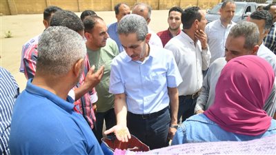 محافظ الغربية يفاجئ شون ومراكز تجميع القمح بمركزي زفتى والسنطة|صور