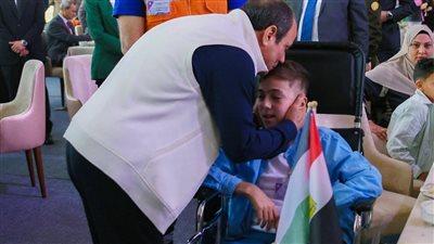 عائلات فلسطينية تشارك الرئيس السيسي في احتفالية عيد الفطر مع أبناء الشهداء
