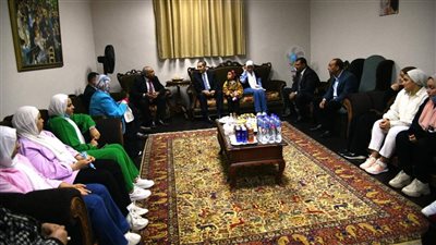 محافظ الغربية يشارك الأيتام فرحة العيد ويوزع هدايا الرئيس على الأهالي 