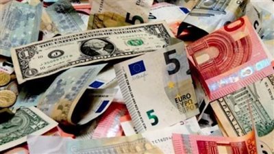 أسعار العملات اليوم.. استقرار الدولار وتباين اليورو والإسترليني