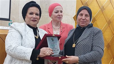 تكريم أسر الشهداء فى احتفال 