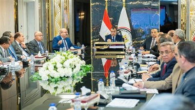 وزير الانتاج الحربي يؤكد ضرورة زيادة المشاركة في تنفيذ المشروعات القومية