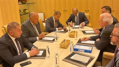 شكري يلتقي الممثل الأعلى للشئون الخارجية للاتحاد الأوروبي