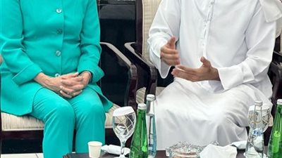 وزيرة الثقافة تلتقي نظيرها الإماراتي في مستهل زيارتها لمعرِض أبو ظبي للكتاب