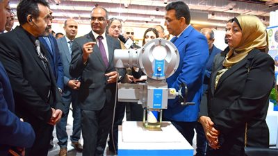 وزير الإسكان يوجه بالمشاركة في الفعاليات المعنية بتصنيع مكونات مشروعات مياه الشرب والصرف الصحي بمصر