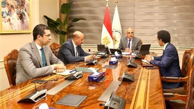 وزير الري يلتقى المدير التنفيذي للشبكة الاسلامية لتنمية وادارة مصادر المياه 