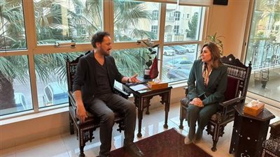 وزيرة الثقافة تزور بيت العود العربي في أبو ظبي لتعزيز التعاون