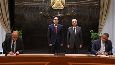 رئيس الوزراء يشهد توقيع استلام أرض مشروعين لإنتاج الكهرباء من الرياح بسوهاج