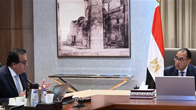 رئيس الوزراء يتابع مع وزير الصحة عددا من ملفات العمل