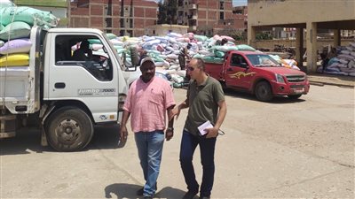 لجنة المرور المركزية تتابع أعمال توريد ونقل الأقماح من شون مركز قطور|صور