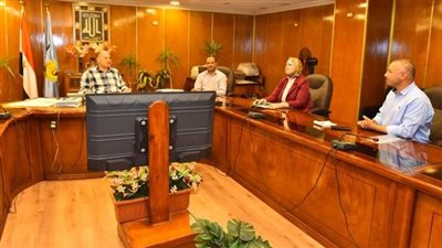 محافظ أسيوط يناقش الموقف التنفيذي لمشروعات البرنامج الوطني لإدارة المخلفات الصلبة