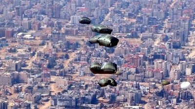  مصر تكثف أعمال الإسقاط الجوى اليومى للمساعدات الإنسانية على شمال قطاع غزة