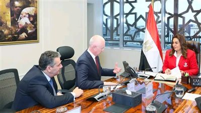 وزيرة التنمية تلتقي رئيس مجموعة فيكا الفرنسية لبحث عدد من الفرص الاستثمارية 