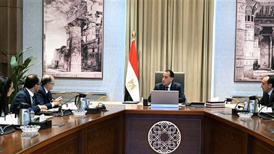رئيس الوزراء يلتقي رئيس هيئة الدواء لمتابعة مشروع التتبع الدوائي الوطني