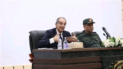 وزير الاتصالات ومدير الأكاديمية العسكرية المصرية يلتقيان بطلبة المبادرة الرئاسية الرواد الرقميون