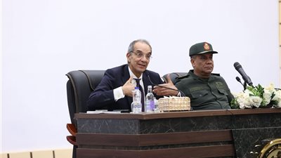 وزير الاتصالات ومدير الأكاديمية العسكرية يلتقيان طلبة مبادرة 