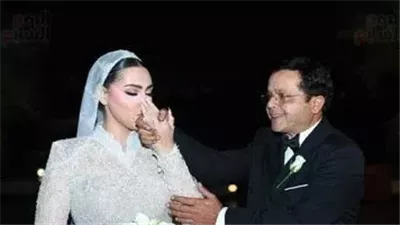 حضور مميز لنجوم الفن.. إطلاله هادئة لابنة 