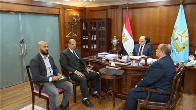  محافظ كفرالشيخ يناقش سبل مواجهة ظاهرة الكلاب الحرة والوقاية من السعار