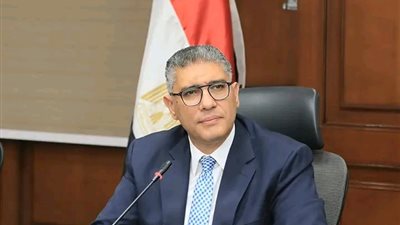 محافظ الجيزة يتابع أعمال رصف وتطوير طريق الشورى لربط طريق اسيوط الزراعي بالمدخل الشمالي لمركز البدرشين