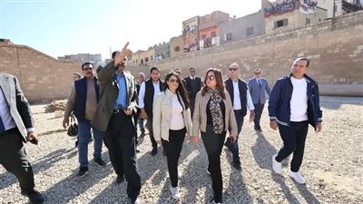 وزيرة التخطيط ووزيرة التنمية المحلية يتفقدون قرية النساجين بحي الكوثر والمنطقة الآثرية ميريت آمون