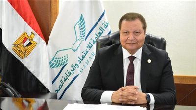 رئيس جامعة القاهرة يهنئ رئيس هيئة الاعتماد والرقابة الصحية بفوزه بجائزة الطبيب العربي 2025