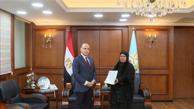 محافظ كفرالشيخ يُسلّم  عقود تقنين أراضي أملاك دولة للمستفيدين من المواطنين