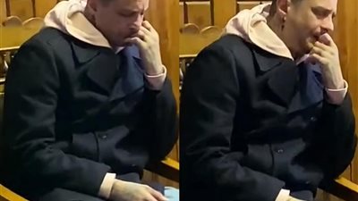 بدموع ووداع مؤثر.. أحمد الفيشاوي وشقيقه في لحظة انكسار خلال عزاء والدتهما سمية الألفي