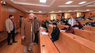 رئيس جامعة كفر الشيخ يتفقد أعمال امتحانات الفصل الدراسي الاول بالجامعة الأهلية