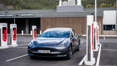 النرويج.. مبيعات السيارات الكهربائية تحقق رقماً قياسياً خلال عام 2025