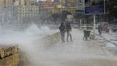 انحسار تدريجي للأمطار اليوم.. وتحذيرات من تقلبات الساعات الأولى