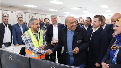 وزير الكهرباء ومحافظ الشرقية يتفقدان محطة محولات الزقازيق ويشهدان وضع الجهد