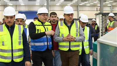 وزير قطاع الأعمال يتفقد تطوير شركة غزل المحلة ويعلن اكتمال المرحلة الثانية من المشروع القومي للغزل والنسيج