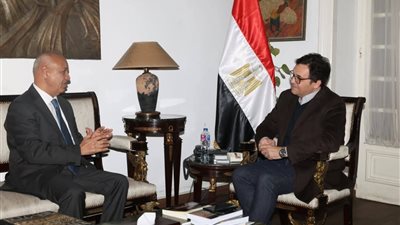 وزير الثقافة يستقبل النائب مصطفى بكري ويثمن تجربة فرقة «أناكوندا» المسرحية بقنا