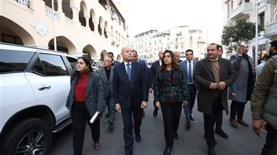 وزيرة التنمية المحلية ومحافظ القاهرة يتفقدان تطوير شارع إبراهيم بالكوربة