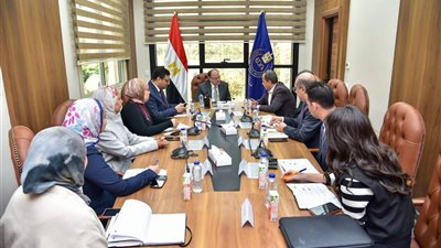رئيس هيئة الدواء يبحث مع شركات جيبتو فارما وشيلبا وبيوميد إيجيبت توطين الصناعات الدوائية وأدوية الأورام