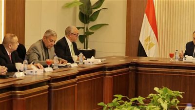رئيس هيئة الدواء يجتمع مع ممثلي غرفة صناعة الدواء لتعزيز جودة الصناعة الدوائية في مصر