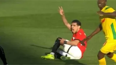 محمد حمدي يحضر مباراة مصر وكوت ديفوار رغم إصابته بالصليبى لدعم زملائه