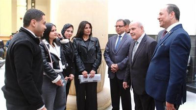 رئيس النيابة الإدارية يتفقد إجراءات سحب وتقديم ملفات خريجي دفعة 2024