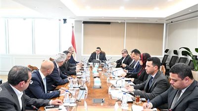 وزير الإسكان يترأس اجتماعًا لمتابعة المشروعات المنفذة بواسطة شركة سامكريت في المدن الجديدة