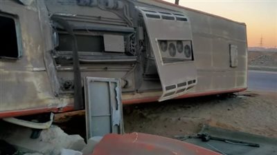  مصرع عامل وإصابة 27 آخرين في انقلاب أتوبيس عمال  يتبعون إحدى الشركات بمدينة العاشر من رمضان