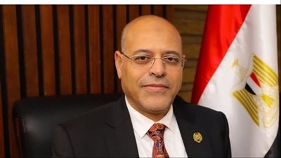 وزير العمل يحقق في مخالفات الأجور وتوظيف العمالة الأجنبية بدون تراخيص